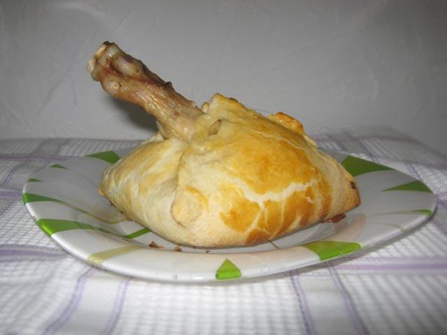 Куриные голени в мешочках из теста с картошкой, грибами: рецепт пошаговый с фото